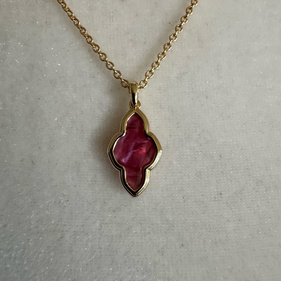 Kendra Scott Framed Abbie Short Pendant Necklace - Picture 4 of 6